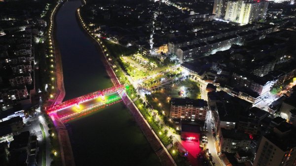 正规配资门户炒股平台 咸安：夜色烟火浓