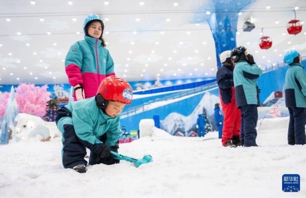 配资网站首页 湖南：冰雪中躲避高温红色预警